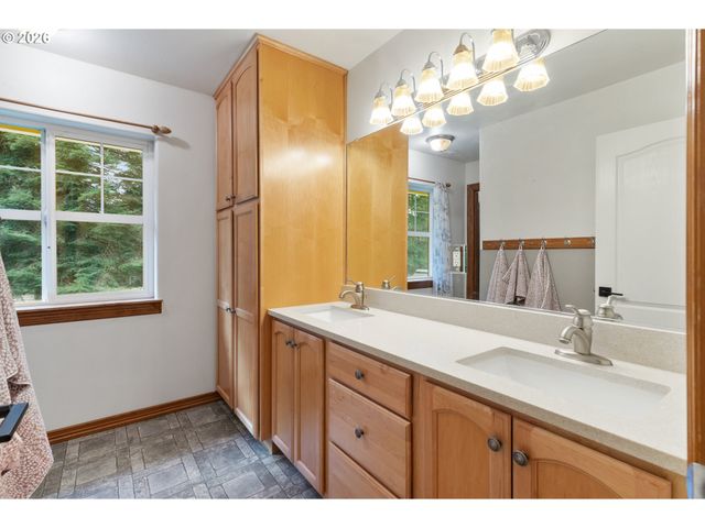 36208 Ne HOLLING Ave, La Center, WA 98629