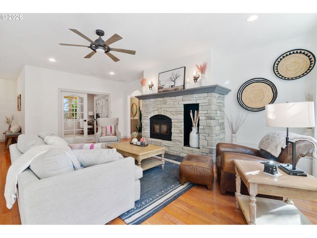 36208 Ne HOLLING Ave, La Center, WA 98629