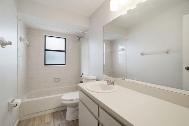 1909 LANDSIDE DRIVE, Valrico, FL 33594