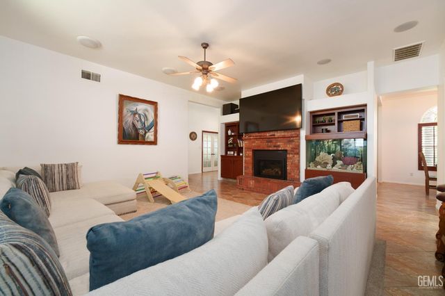 13620 Cascade Court, Bakersfield, CA 93314
