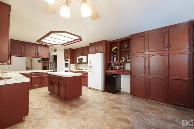 13620 Cascade Court, Bakersfield, CA 93314