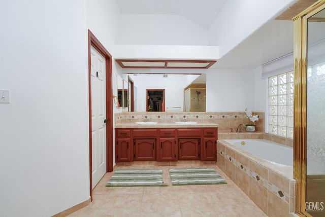 13620 Cascade Court, Bakersfield, CA 93314