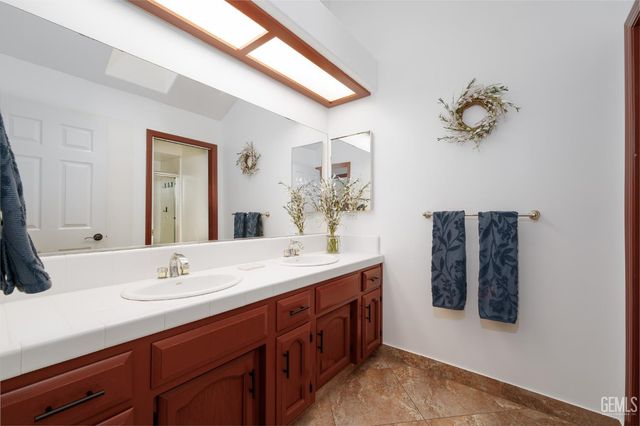 13620 Cascade Court, Bakersfield, CA 93314