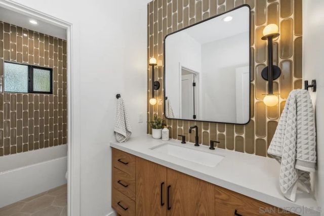 1826 Galveston St, San Diego, CA 92110