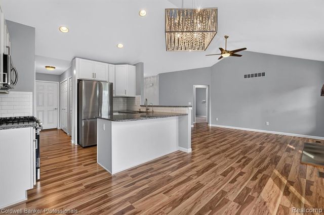 1297 Rosalie Drive, Fenton, MI 48430