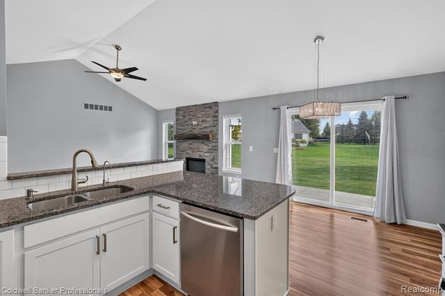 1297 Rosalie Drive, Fenton, MI 48430