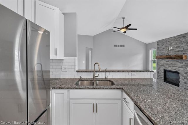 1297 Rosalie Drive, Fenton, MI 48430