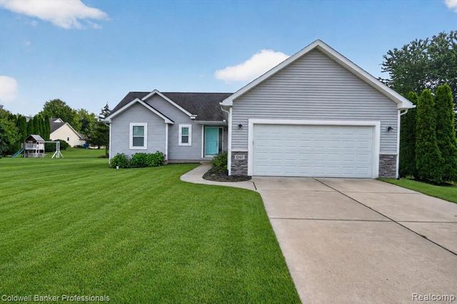 1297 Rosalie Drive, Fenton, MI 48430