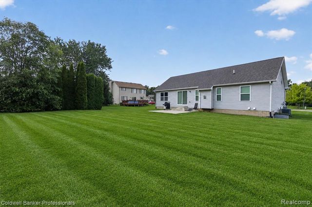 1297 Rosalie Drive, Fenton, MI 48430