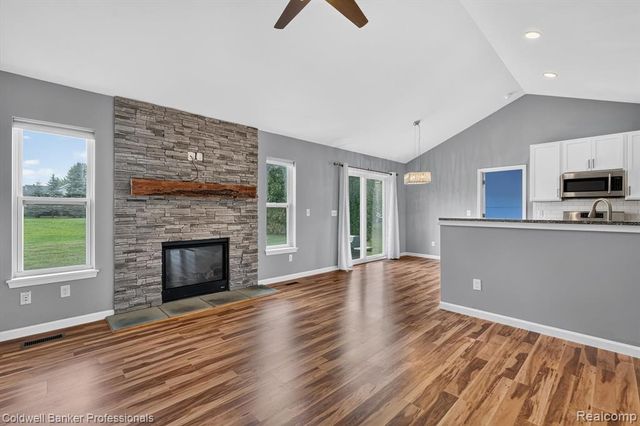 1297 Rosalie Drive, Fenton, MI 48430
