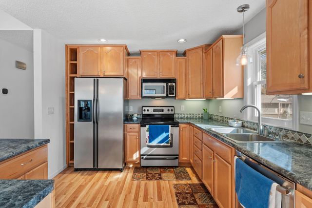 13409 Arden Circle, Burnsville, MN 55337