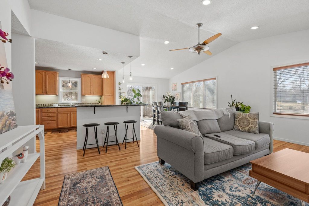 13409 Arden Circle, Burnsville, MN 55337