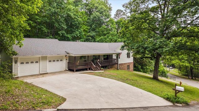 400 Mapleton Drive NW, Cleveland, TN 37312