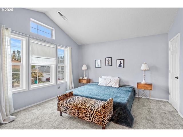 1742 Ne BLUE HERON Dr, Portland, OR 97211