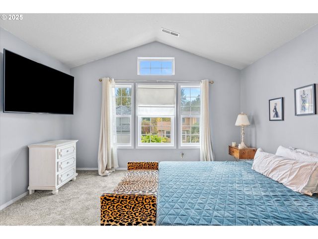 1742 Ne BLUE HERON Dr, Portland, OR 97211