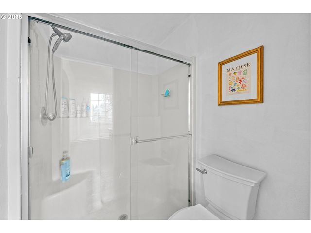 1742 Ne BLUE HERON Dr, Portland, OR 97211