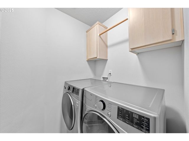 1742 Ne BLUE HERON Dr, Portland, OR 97211