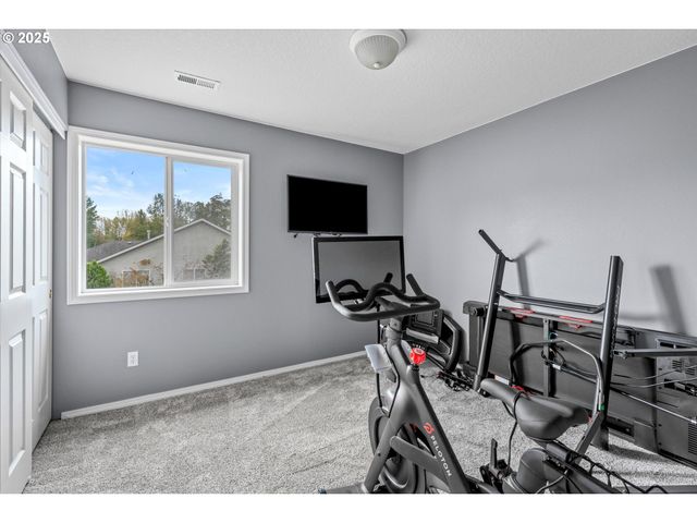 1742 Ne BLUE HERON Dr, Portland, OR 97211