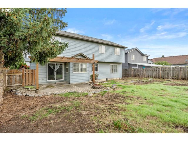 1742 Ne BLUE HERON Dr, Portland, OR 97211