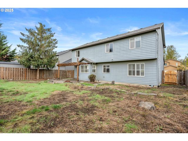 1742 Ne BLUE HERON Dr, Portland, OR 97211