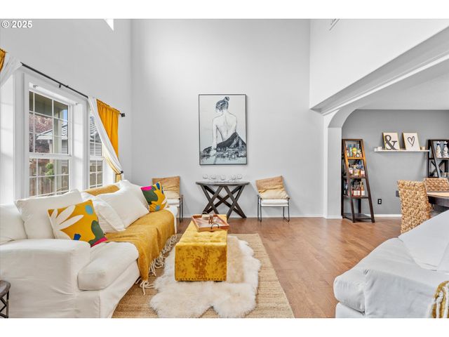 1742 Ne BLUE HERON Dr, Portland, OR 97211