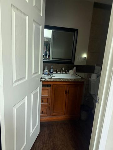 7648 Broadview Drive 111, Houston, TX 77061