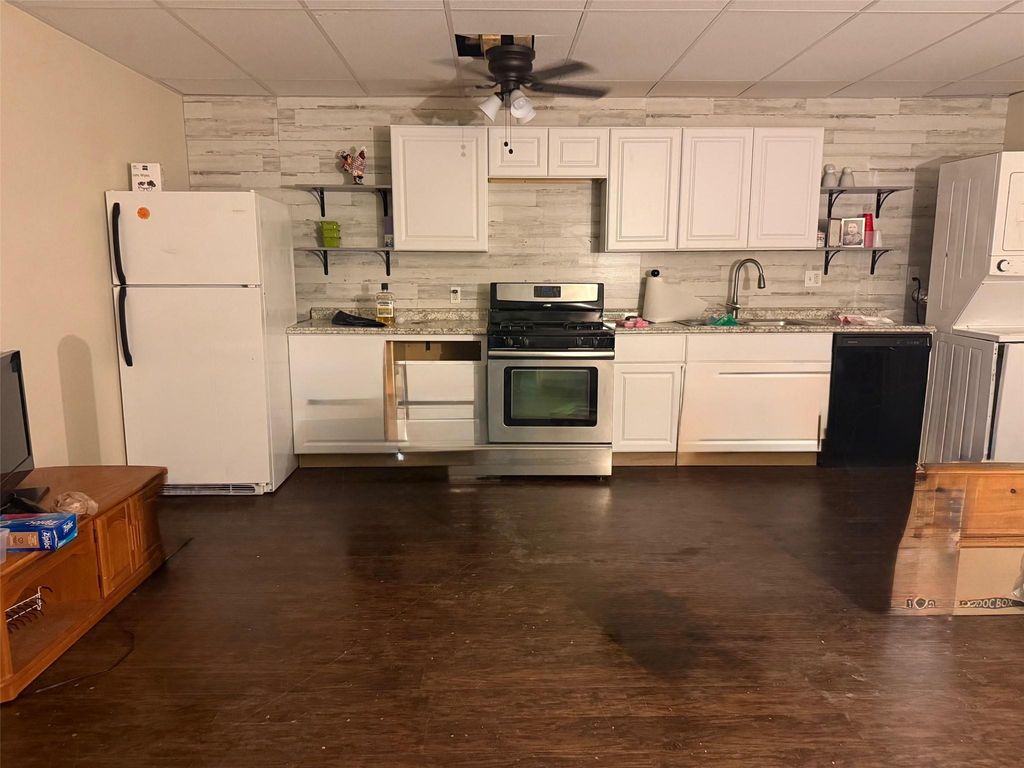 7648 Broadview Drive 111, Houston, TX 77061