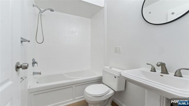 16 Kinney Street, Newark, NJ 07102