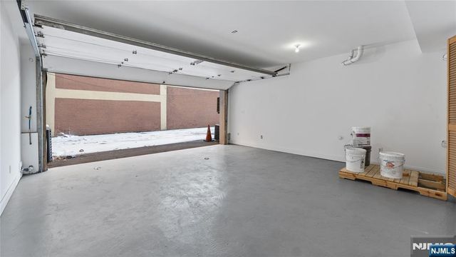 16 Kinney Street, Newark, NJ 07102