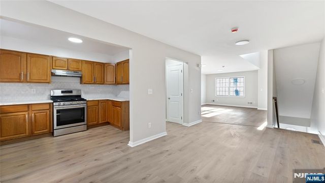 16 Kinney Street, Newark, NJ 07102