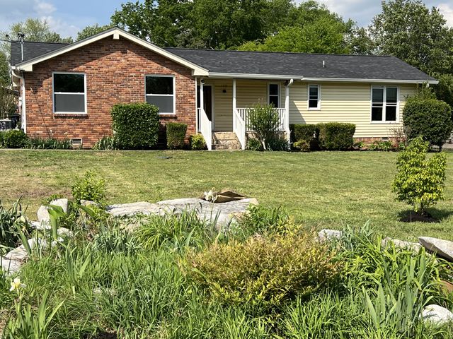 120 Lake Point Dr, Gallatin, TN 37066