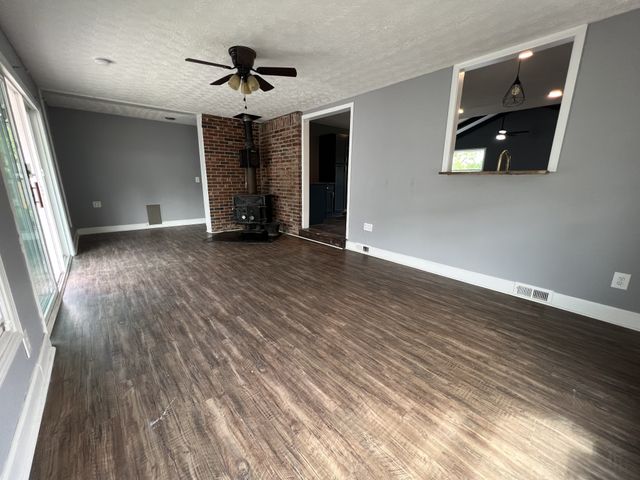 120 Lake Point Dr, Gallatin, TN 37066