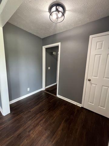 120 Lake Point Dr, Gallatin, TN 37066