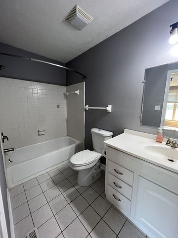 120 Lake Point Dr, Gallatin, TN 37066