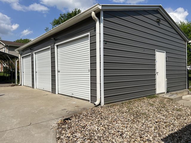 120 Lake Point Dr, Gallatin, TN 37066