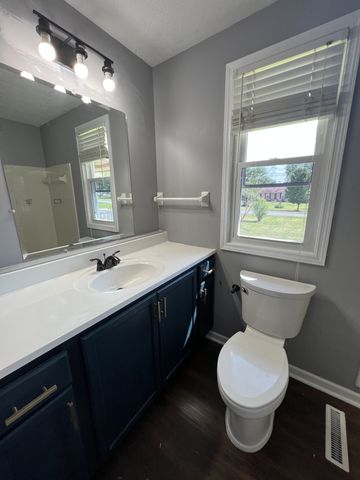 120 Lake Point Dr, Gallatin, TN 37066