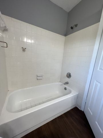 120 Lake Point Dr, Gallatin, TN 37066