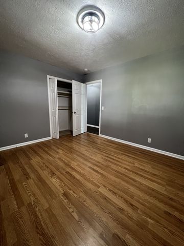 120 Lake Point Dr, Gallatin, TN 37066