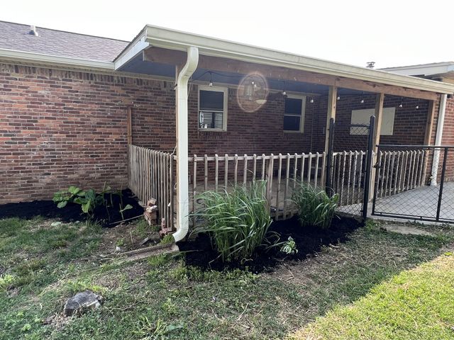 120 Lake Point Dr, Gallatin, TN 37066