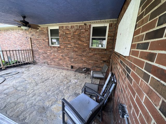 120 Lake Point Dr, Gallatin, TN 37066