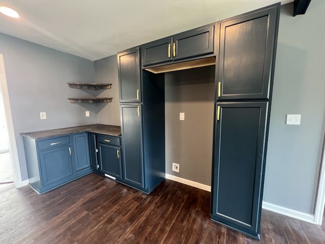 120 Lake Point Dr, Gallatin, TN 37066