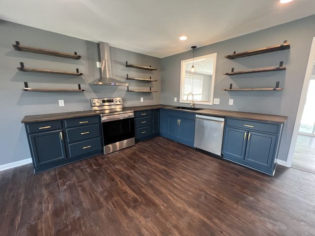 120 Lake Point Dr, Gallatin, TN 37066