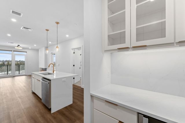 125 Cambrian Way Unit 611, Burlington, VT 05401