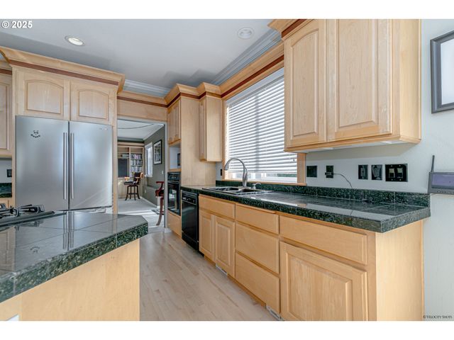 14732 Se DUKE St, Portland, OR 97236