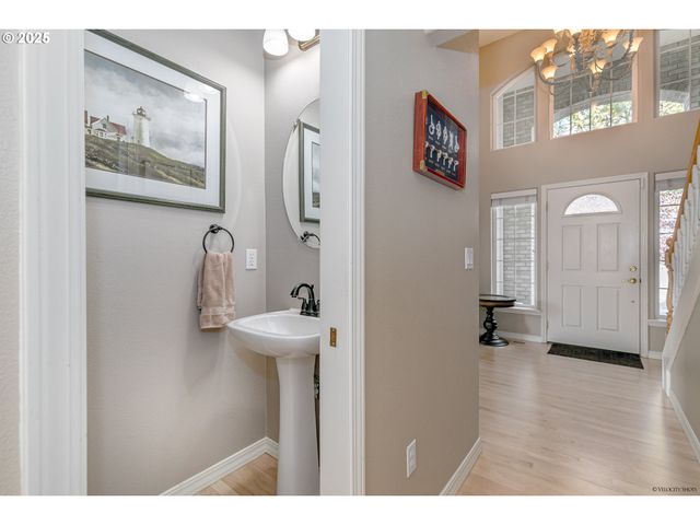 14732 Se DUKE St, Portland, OR 97236