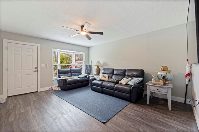 935 47TH AVENUE N, St Petersburg, FL 33703