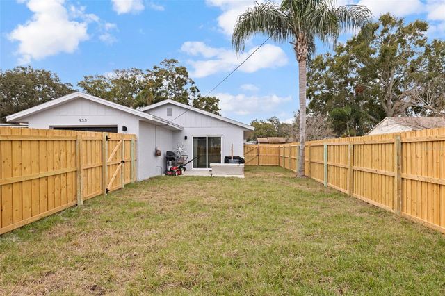 935 47TH AVENUE N, St Petersburg, FL 33703