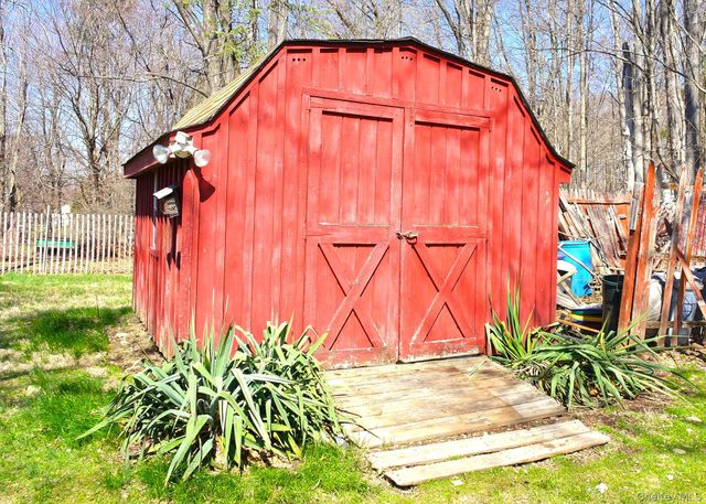 51 Arthursburg Road, Lagrangeville, NY 12540