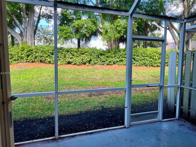 982 Sevilla Cir 982, Weston, FL 33326