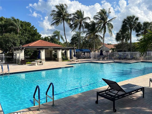 982 Sevilla Cir 982, Weston, FL 33326